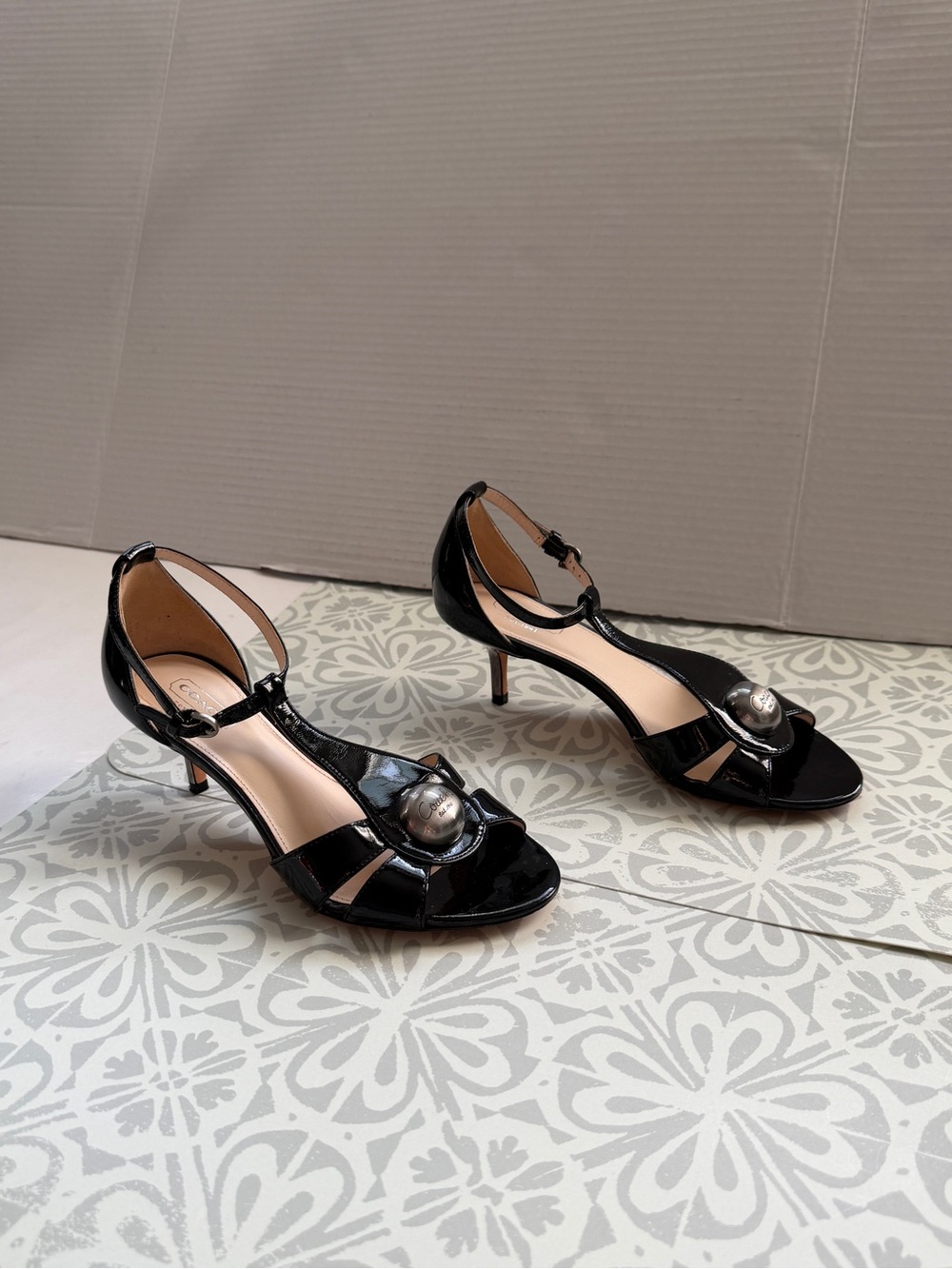 Coach Hellena Black Patent Kitten Heels 5.5 Y2K T Strap Logo Sandals Feminine